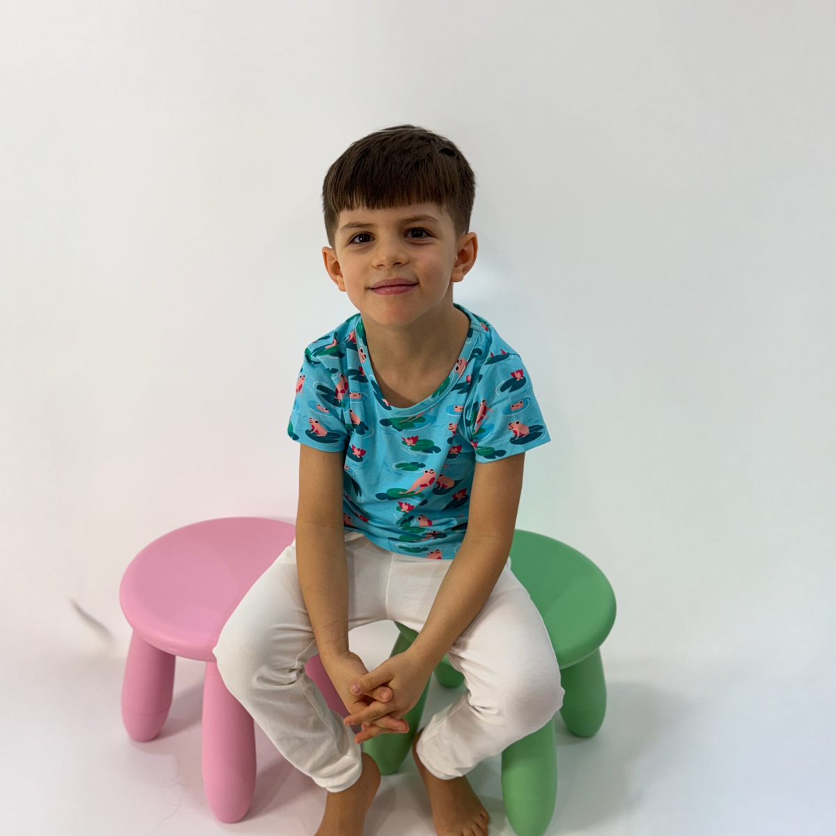Ola! Otter organic cotton oversized t-shirt for kids in Frog & Lotus print