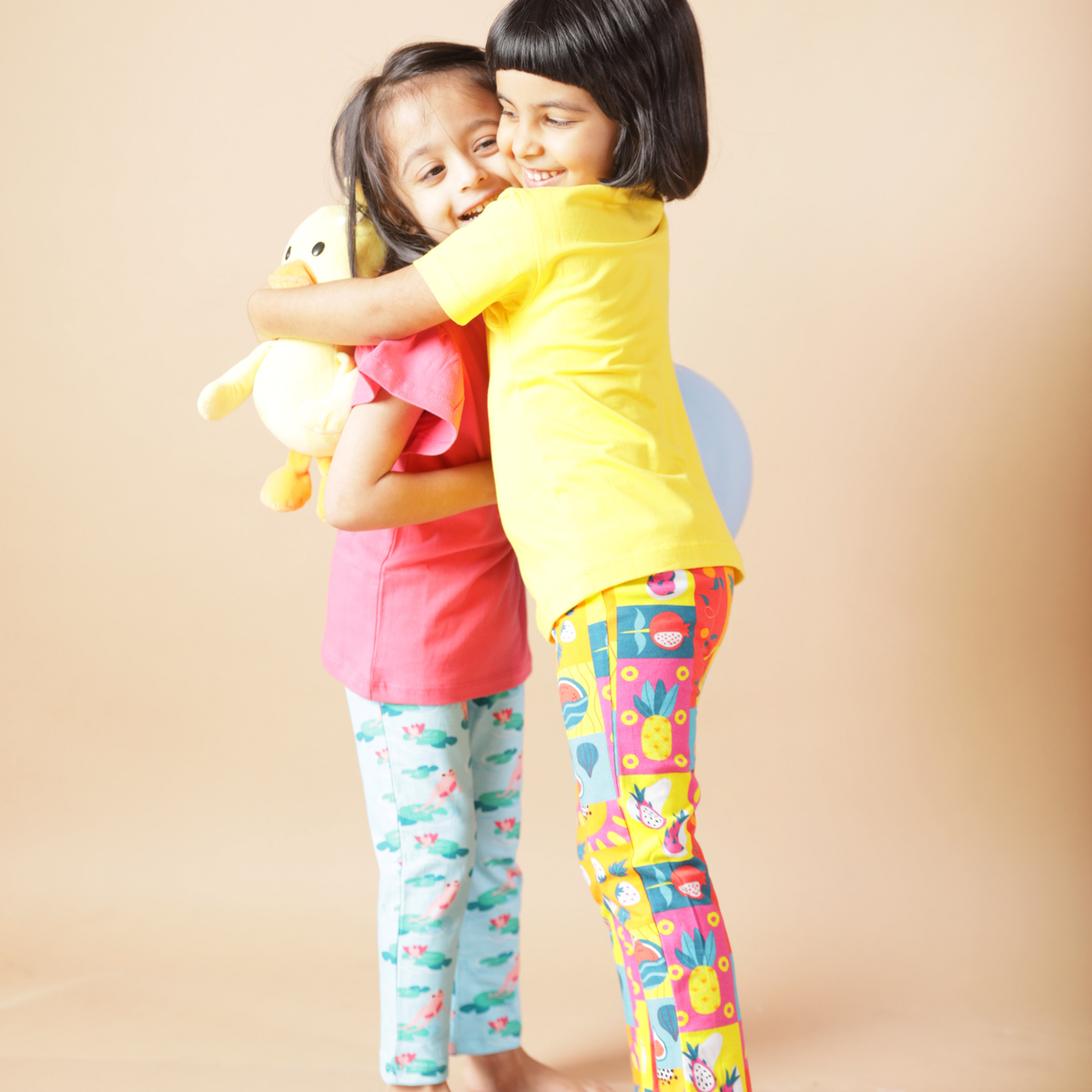 Girl sitting in Ola! Otter organic cotton printed leggings